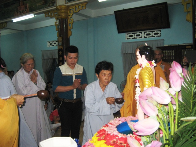 Nha Trang: Tổ đình Nghĩa Phương trang nghiêm Lễ tắm Phật