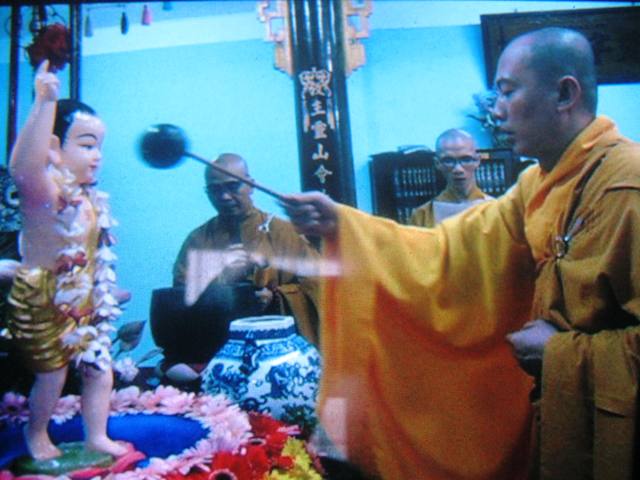 Nha Trang: Tổ đình Nghĩa Phương trang nghiêm Lễ tắm Phật