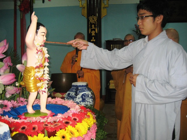 Nha Trang: Tổ đình Nghĩa Phương trang nghiêm Lễ tắm Phật