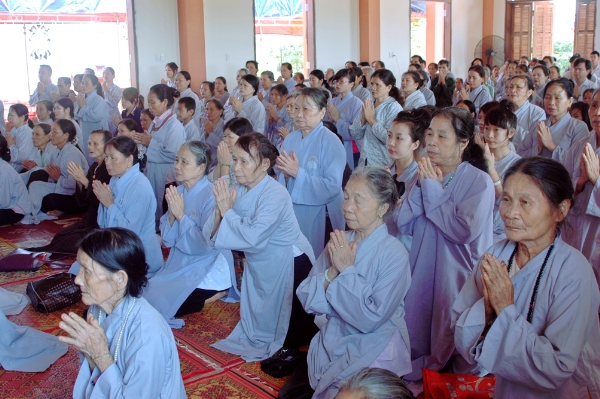 Phật giáo Hương Sơn tháng ngày đang tỏa rạng ánh từ quang