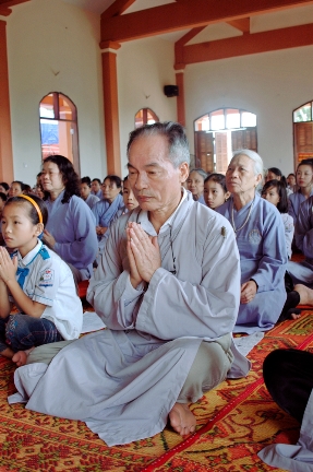 Phật giáo Hương Sơn tháng ngày đang tỏa rạng ánh từ quang
