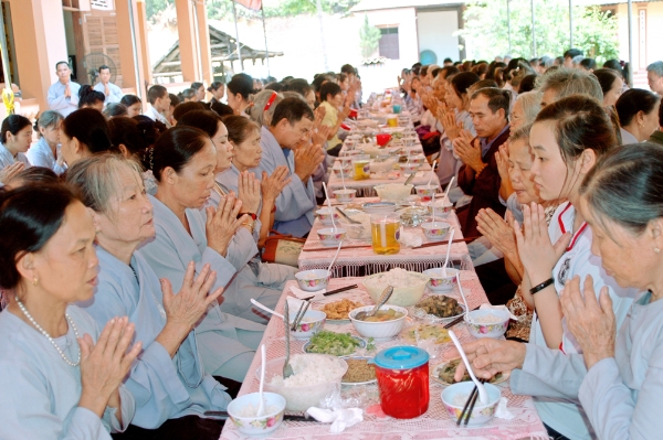 Phật giáo Hương Sơn tháng ngày đang tỏa rạng ánh từ quang