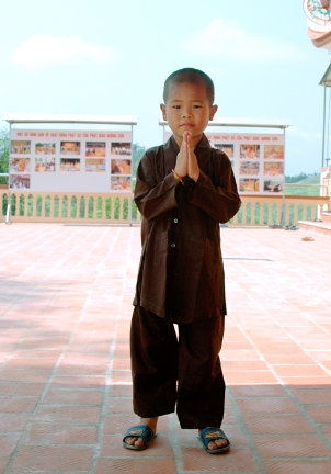 Phật giáo Hương Sơn tháng ngày đang tỏa rạng ánh từ quang