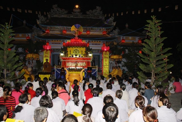 Ninh Hòa: Thiêng liêng lễ tắm Phật và Văn nghệ cúng dường Phật đản