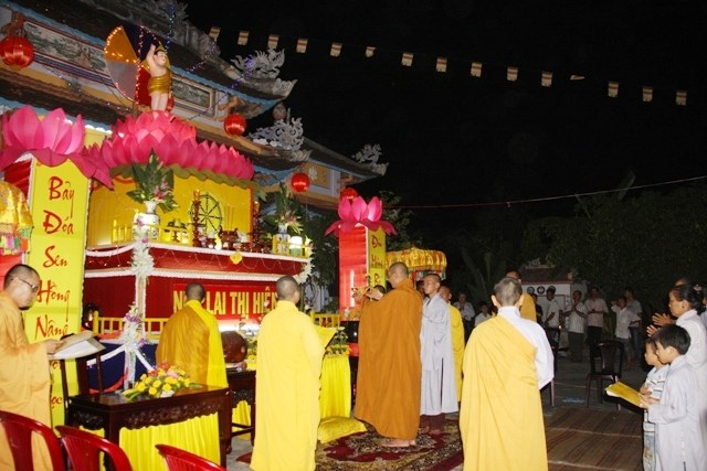 Ninh Hòa: Thiêng liêng lễ tắm Phật và Văn nghệ cúng dường Phật đản