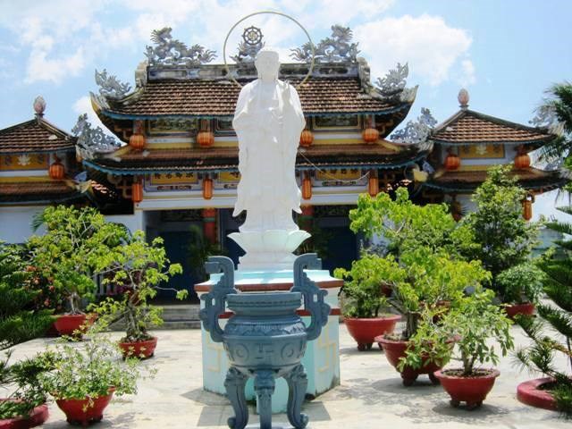 Ninh Hòa: Thiêng liêng lễ tắm Phật và Văn nghệ cúng dường Phật đản