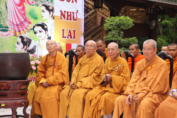 TP.HCM: Hàng ngàn người quy tụ về chùa Giác Lâm mừng đại lễ Phật Đản PL:2557