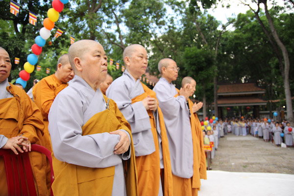 TP.HCM: Hàng ngàn người quy tụ về chùa Giác Lâm mừng đại lễ Phật Đản PL:2557