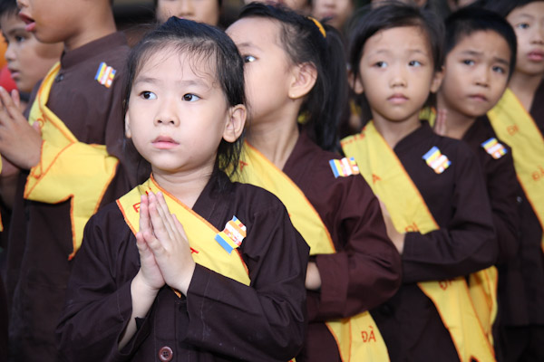 TP.HCM: Hàng ngàn người quy tụ về chùa Giác Lâm mừng đại lễ Phật Đản PL:2557