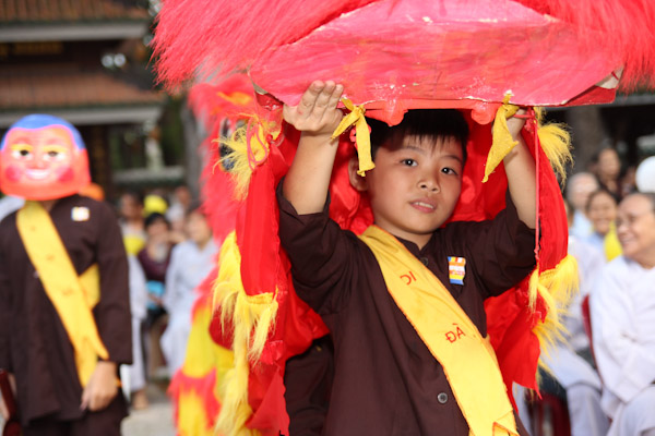 TP.HCM: Hàng ngàn người quy tụ về chùa Giác Lâm mừng đại lễ Phật Đản PL:2557