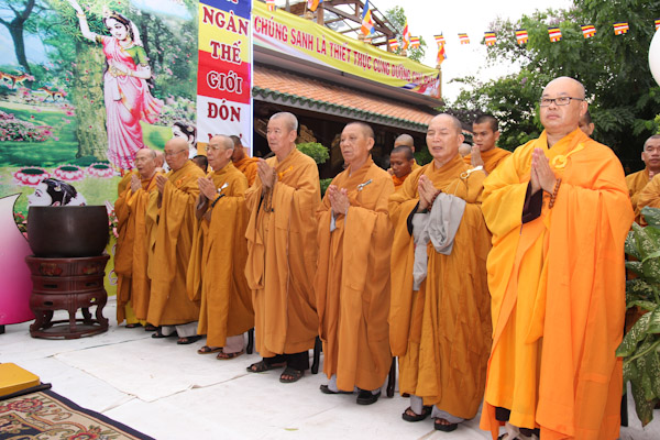 TP.HCM: Hàng ngàn người quy tụ về chùa Giác Lâm mừng đại lễ Phật Đản PL:2557
