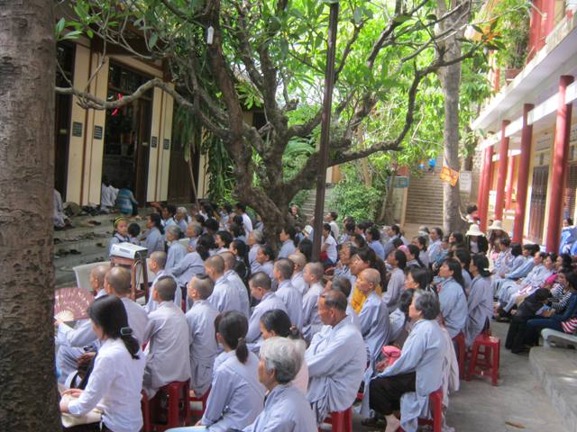 Hàng ngàn Phật tử Khánh Hòa nghe HT.Thích Trí Quảng giảng pháp