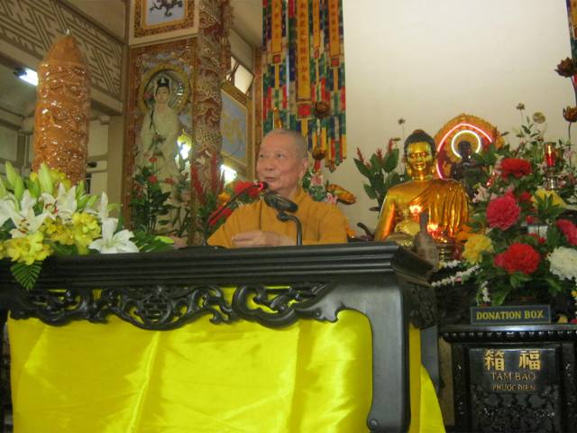 Hàng ngàn Phật tử Khánh Hòa nghe HT.Thích Trí Quảng giảng pháp