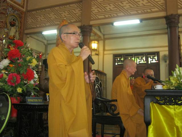 Hàng ngàn Phật tử Khánh Hòa nghe HT.Thích Trí Quảng giảng pháp