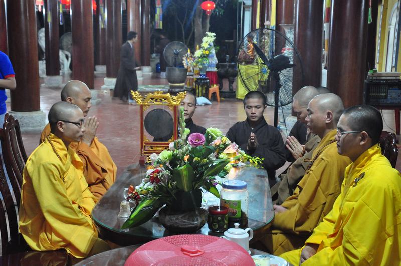 Hàng ngàn ngon nến lung linh tưởng nhớ về Cha và Mẹ