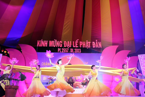 TP.HCM: Đêm nhạc mừng Phật Đản tại Chùa Vĩnh Nghiêm