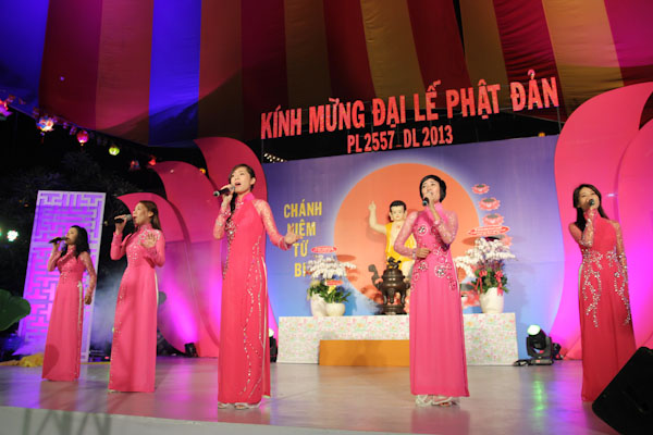 TP.HCM: Đêm nhạc mừng Phật Đản tại Chùa Vĩnh Nghiêm