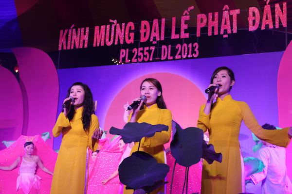 TP.HCM: Đêm nhạc mừng Phật Đản tại Chùa Vĩnh Nghiêm