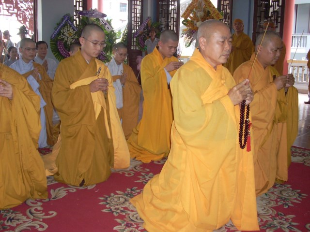 Tang lễ ĐLHT. Thích Từ Nhơn chiều 28/4: Lễ bạch Phật, yết Tổ