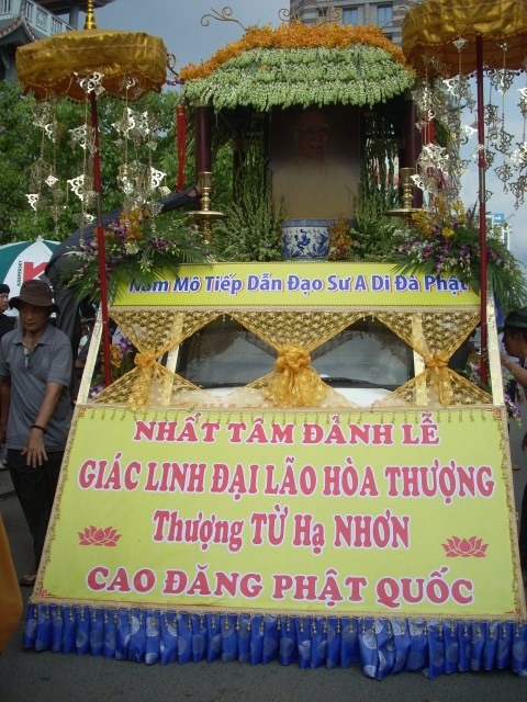 Tang lễ ĐLHT. Thích Từ Nhơn chiều 28/4: Lễ bạch Phật, yết Tổ