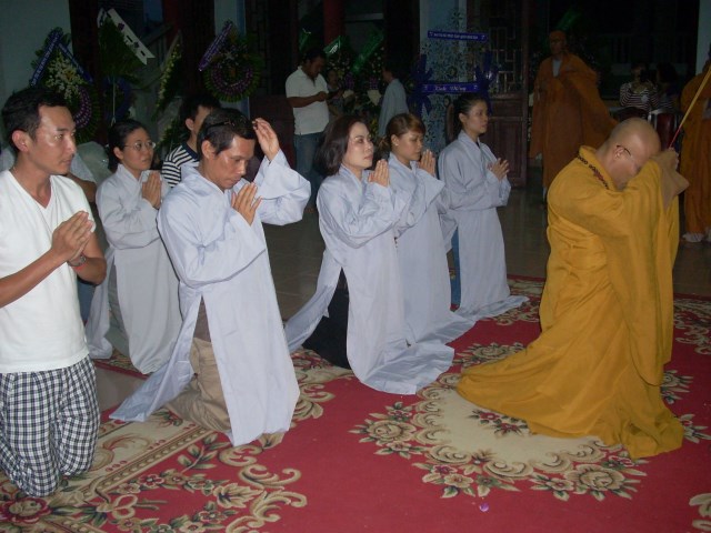 Tang lễ ĐLHT. Thích Từ Nhơn chiều 28/4: Lễ bạch Phật, yết Tổ