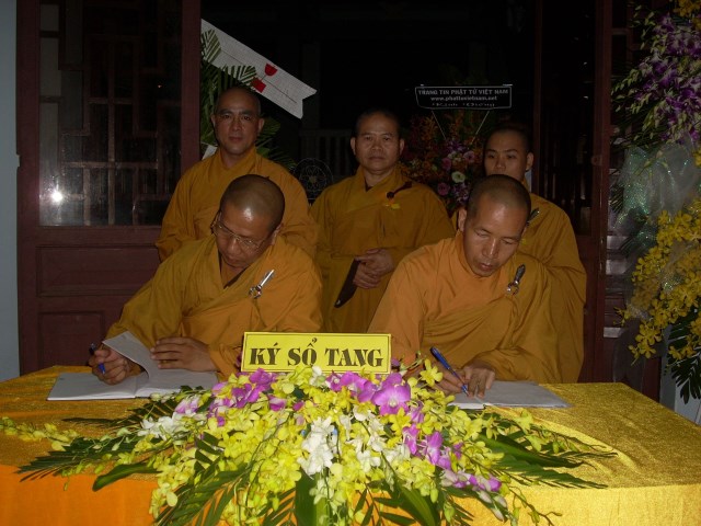 Tang lễ ĐLHT. Thích Từ Nhơn chiều 28/4: Lễ bạch Phật, yết Tổ