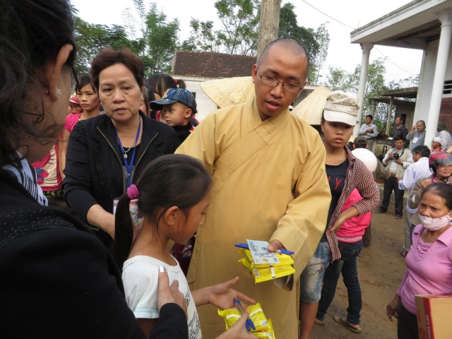 Hội Khai Tâm, Hội 14 Chữ và CLB Làn Gió Ấm: Chia sẻ yêu thương đến bà con tại tỉnh Quảng Bình
