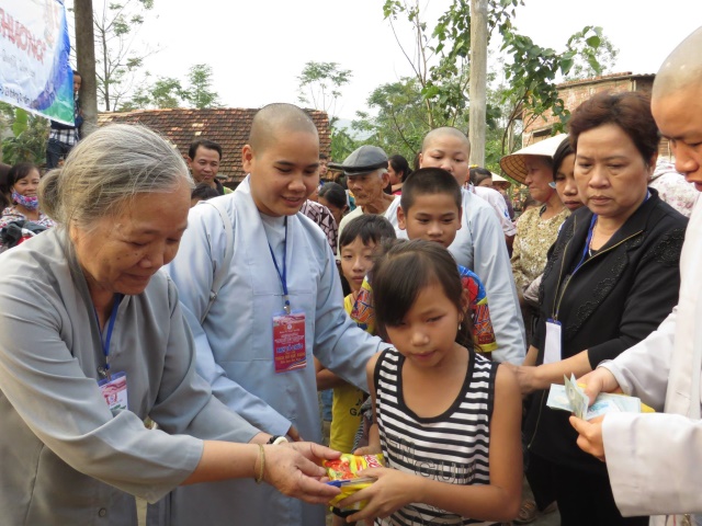 Hội Khai Tâm, Hội 14 Chữ và CLB Làn Gió Ấm: Chia sẻ yêu thương đến bà con tại tỉnh Quảng Bình