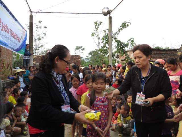 Hội Khai Tâm, Hội 14 Chữ và CLB Làn Gió Ấm: Chia sẻ yêu thương đến bà con tại tỉnh Quảng Bình