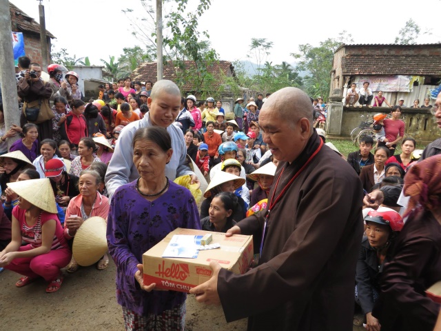 Hội Khai Tâm, Hội 14 Chữ và CLB Làn Gió Ấm: Chia sẻ yêu thương đến bà con tại tỉnh Quảng Bình