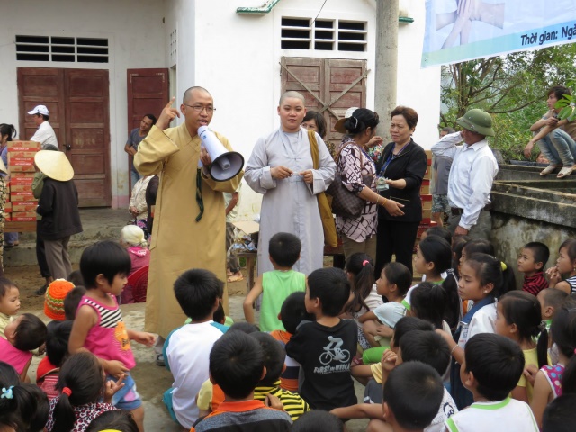 Hội Khai Tâm, Hội 14 Chữ và CLB Làn Gió Ấm: Chia sẻ yêu thương đến bà con tại tỉnh Quảng Bình