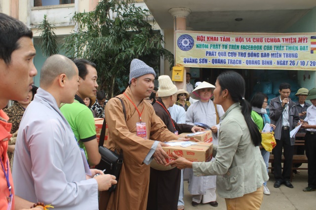 Hội Khai Tâm, Hội 14 Chữ và CLB Làn Gió Ấm: Chia sẻ yêu thương đến bà con tại tỉnh Quảng Bình