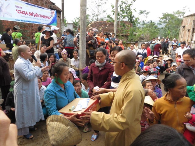 Hội Khai Tâm, Hội 14 Chữ và CLB Làn Gió Ấm: Chia sẻ yêu thương đến bà con tại tỉnh Quảng Bình