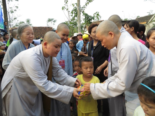 Hội Khai Tâm, Hội 14 Chữ và CLB Làn Gió Ấm: Chia sẻ yêu thương đến bà con tại tỉnh Quảng Bình