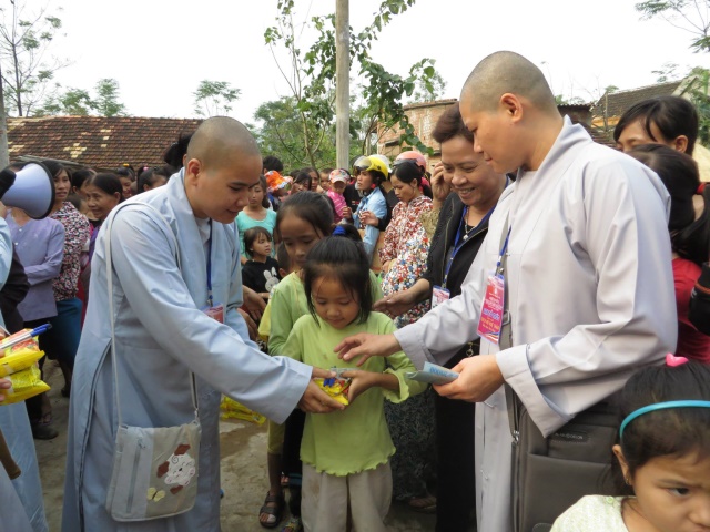 Hội Khai Tâm, Hội 14 Chữ và CLB Làn Gió Ấm: Chia sẻ yêu thương đến bà con tại tỉnh Quảng Bình