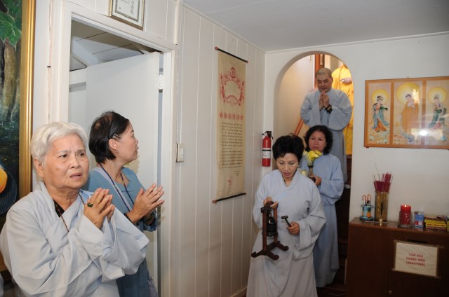 Mỹ: Đại lễ Vu Lan và lễ truy niệm cố TLHT. Thích Minh Tâm tại TV Chân Không - Hawaii