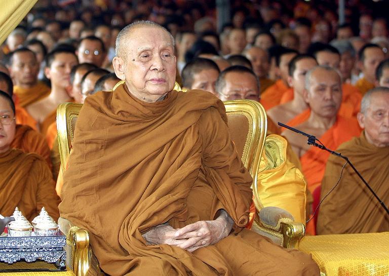 Thái Lan long trọng để tang lãnh tụ Phật giáo