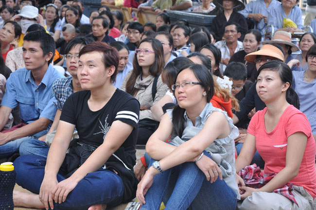 Buổi chiếu phim &quot;Cuộc đời đức Phật&quot; tại chùa Hoằng Pháp