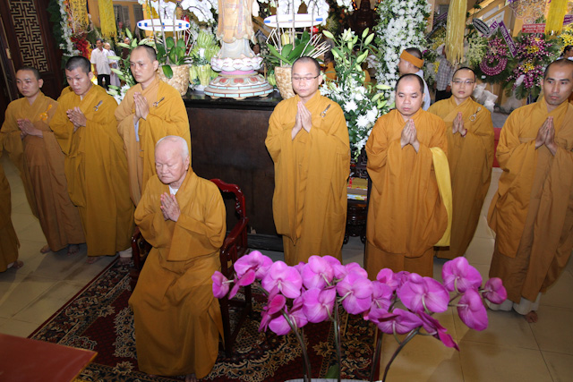 Nhị vị Phó Pháp Chủ viếng Tang cố Hòa thượng Thích Nhật Quang