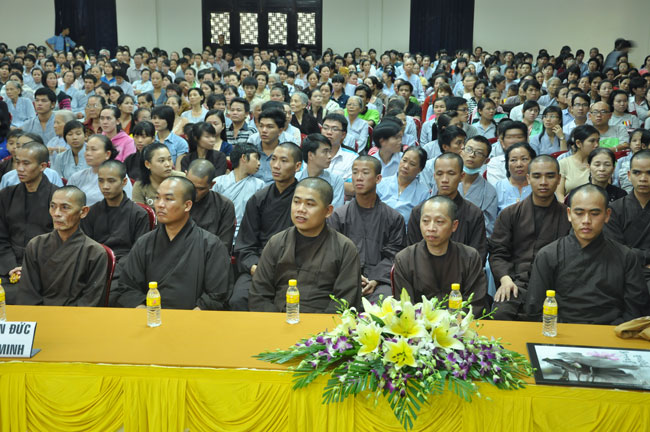 Buổi chiếu phim &quot;Cuộc đời đức Phật&quot; tại chùa Hoằng Pháp