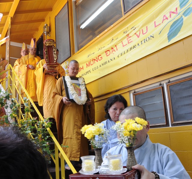 Mỹ: Đại lễ Vu Lan và lễ truy niệm cố TLHT. Thích Minh Tâm tại TV Chân Không - Hawaii