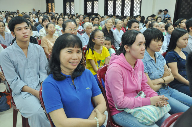 Buổi chiếu phim &quot;Cuộc đời đức Phật&quot; tại chùa Hoằng Pháp