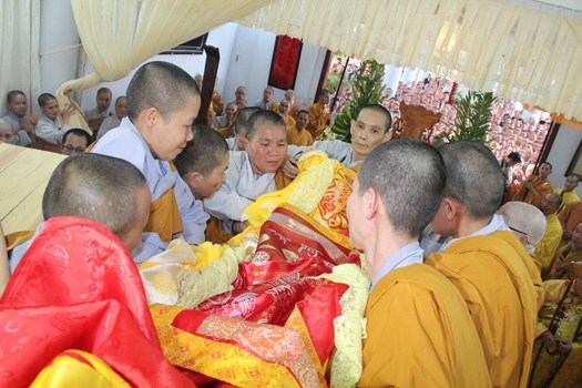 Hình Ảnh Lễ Cung Thỉnh Nhục Thân Cố Sư Trưởng Hải Triều Âm Nhập Kim Quan