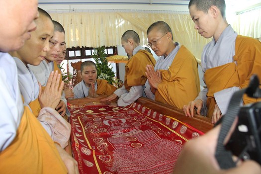 Hình Ảnh Lễ Cung Thỉnh Nhục Thân Cố Sư Trưởng Hải Triều Âm Nhập Kim Quan