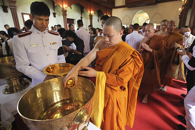 Thái Lan long trọng để tang lãnh tụ Phật giáo
