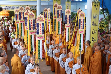 Những Hình Ảnh Cuối Cùng Trước Khi Nhập Kim Quan Bảo Tháp Của Cố Ni Trưởng Hải Triều Âm