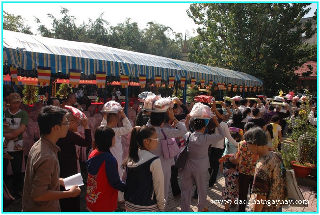 TP. HCM: Đại lễ dâng y Kathina - Phật giáo Nam truyền