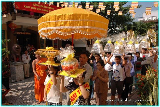 TP. HCM: Đại lễ dâng y Kathina - Phật giáo Nam truyền