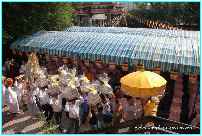TP. HCM: Đại lễ dâng y Kathina - Phật giáo Nam truyền