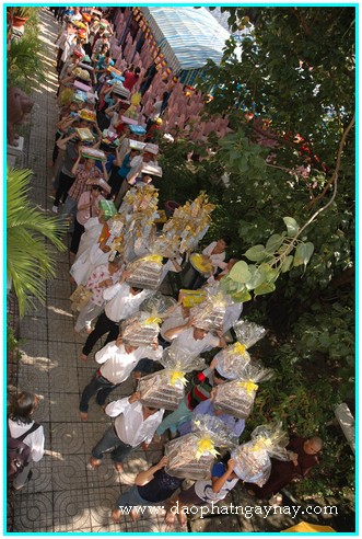 TP. HCM: Đại lễ dâng y Kathina - Phật giáo Nam truyền